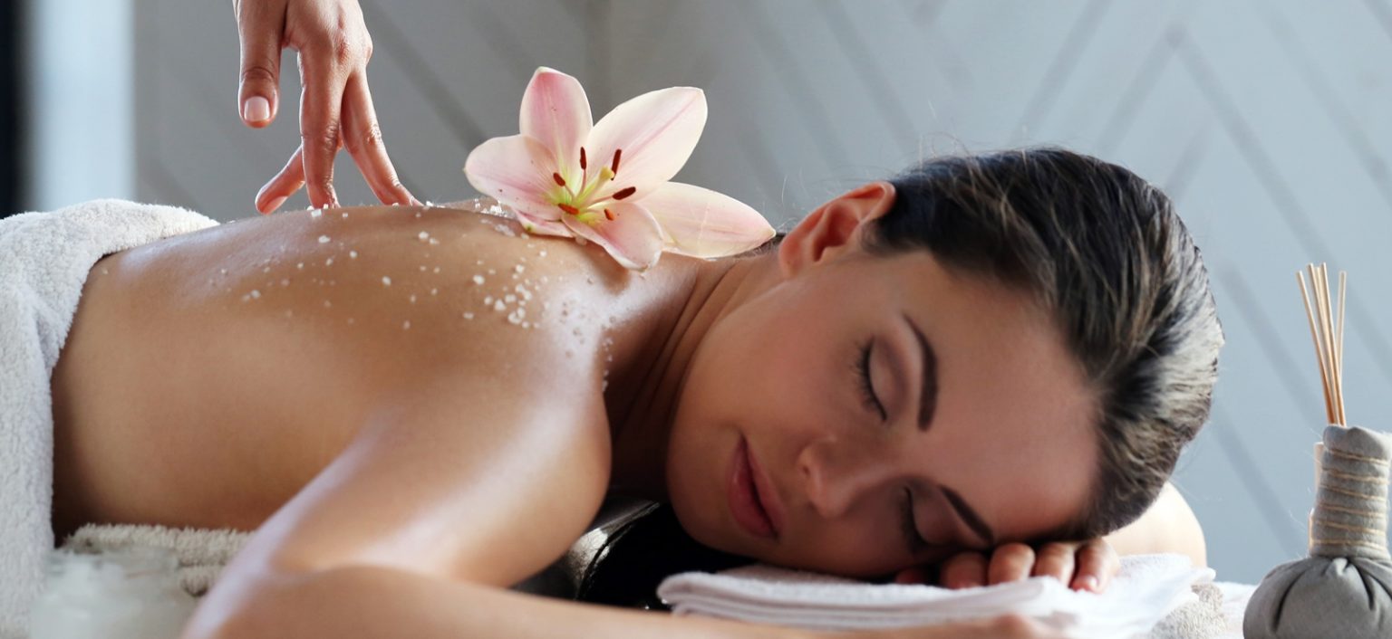 Vendég egy wellnesskezelés közben